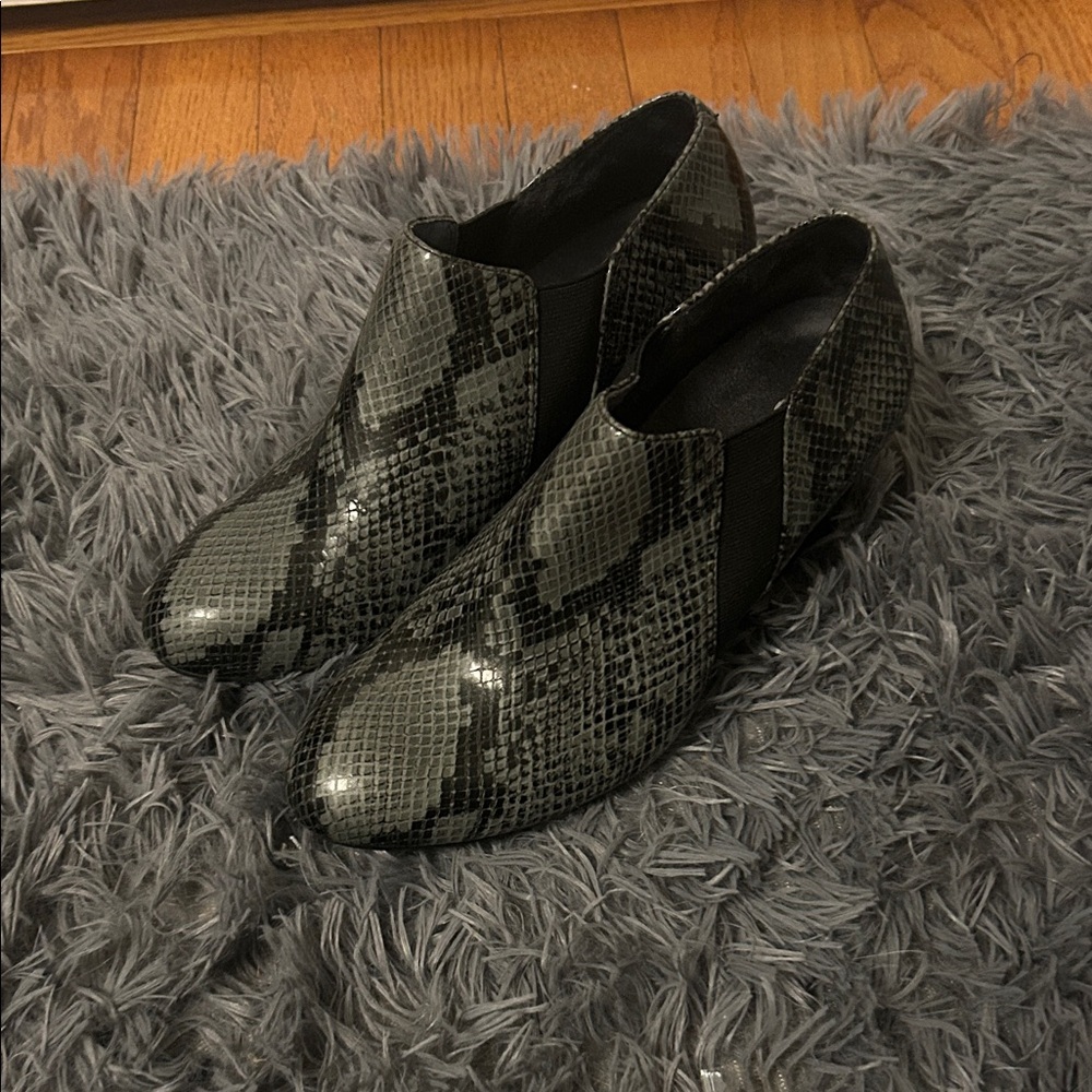 Vionic Black and Gray Snake Pattern Ankle Booties